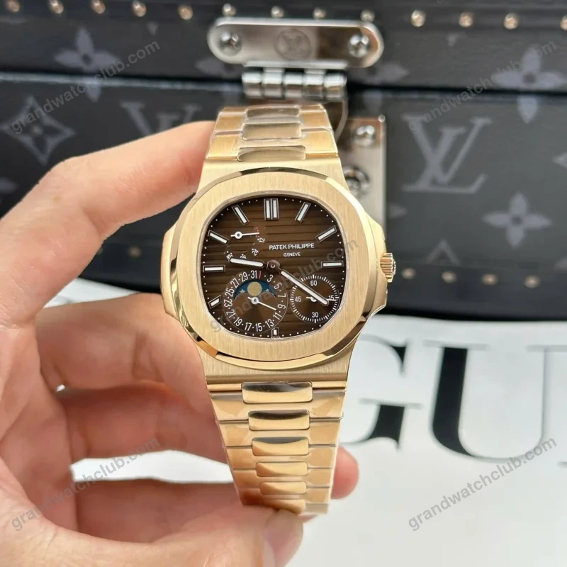 Super Clone Patek Philippe Nautilus 5712/1R – 001 Chocolate Dial V3 — dial close-up