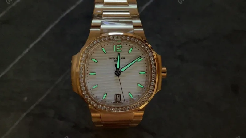 Super Clone Patek Philippe Nautilus 7118/1R-011 32.5mm Biele ciferník ružové zlato