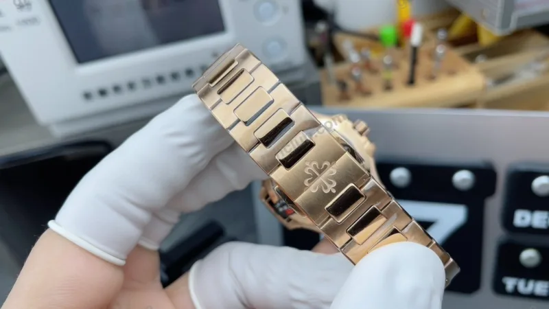 Super Clone Patek Philippe Nautilus 7118/1R-011 32.5mm Biele ciferník ružové zlato