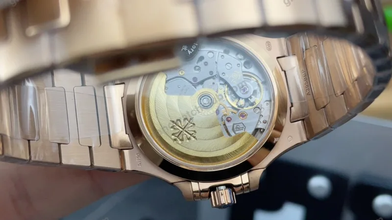 Super Clone Patek Philippe Nautilus 7118/1R-011 32.5mm Biele ciferník ružové zlato