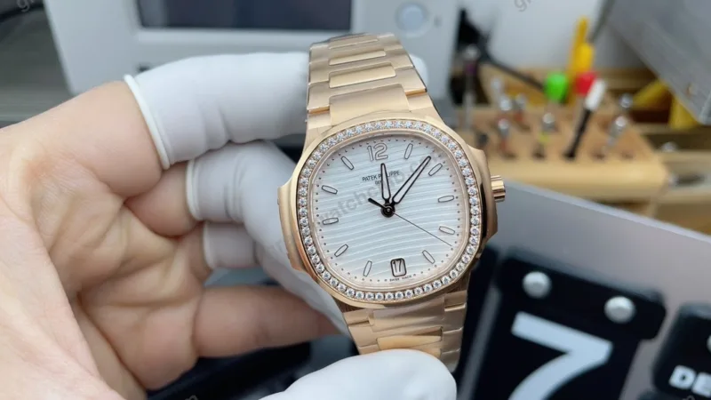 Super Clone Patek Philippe Nautilus 7118/1R-011 32.5mm Biele ciferník ružové zlato