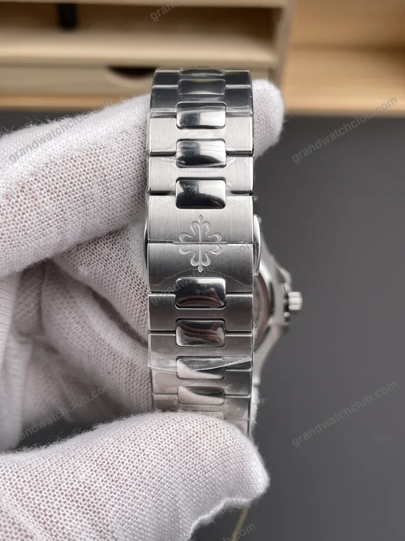 Super Clone Patek Philippe Nautilus 5712/1A-001 Blue Steels