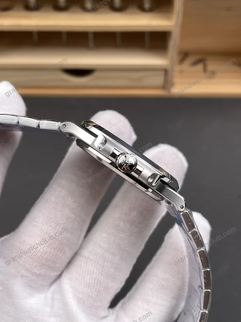 Super Clone Patek Philippe Nautilus 5811/1G-001 40mm “MODIFY” Modri klic Steel – švicarski SuperClone