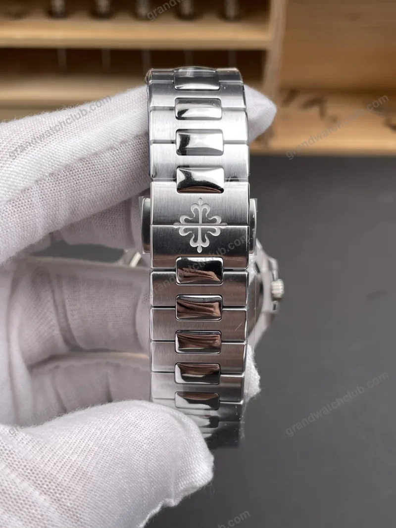 Super Clone Patek Philippe Nautilus 5811/1G-001 40mm “MODIFY” Modri klic Steel – švicarski SuperClone