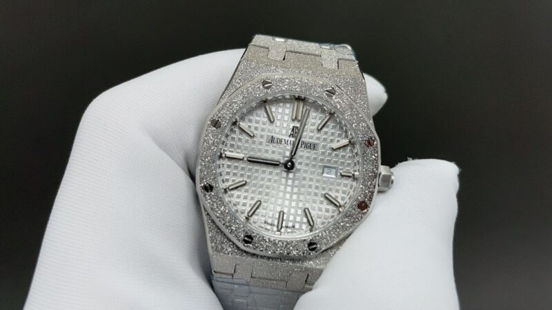 Super Clone Audemars Piguet Royal Oak Frosted Gold 41mm Silver Dial Steel — case and bezel