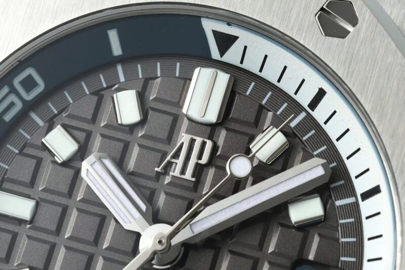 Super Clone Audemars Piguet Royal Oak Offshore Diver 15720ST 42mm Stainless Steel Grey Dial — clasp and links