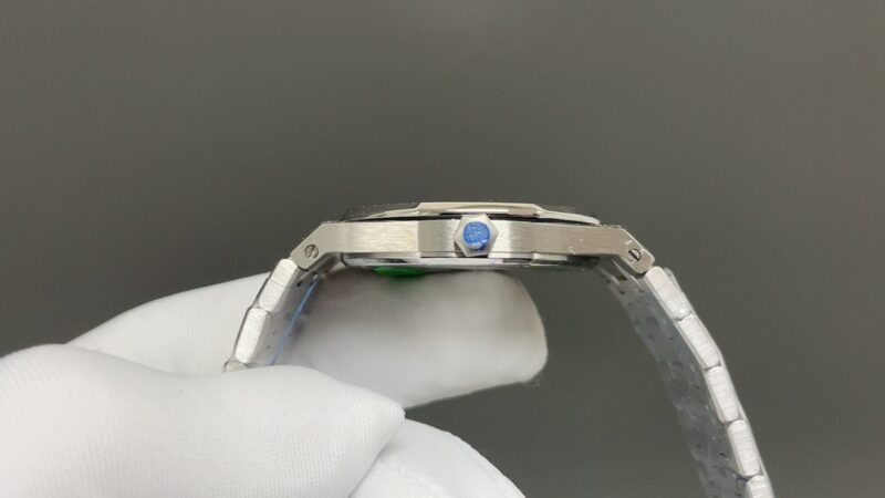 Super Clone Audemars Piguet Royal Oak Frosted Gold 41mm Silver Dial Steel — clasp and links