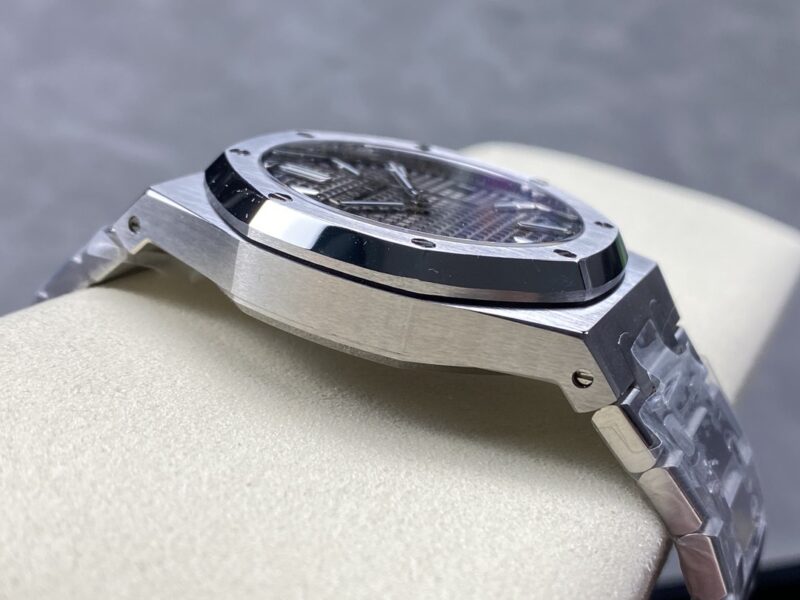 Super Clone Audemars Piguet Royal Oak 15500ST.OO.1220ST.02 41mm Grey Dial — bracelet detail
