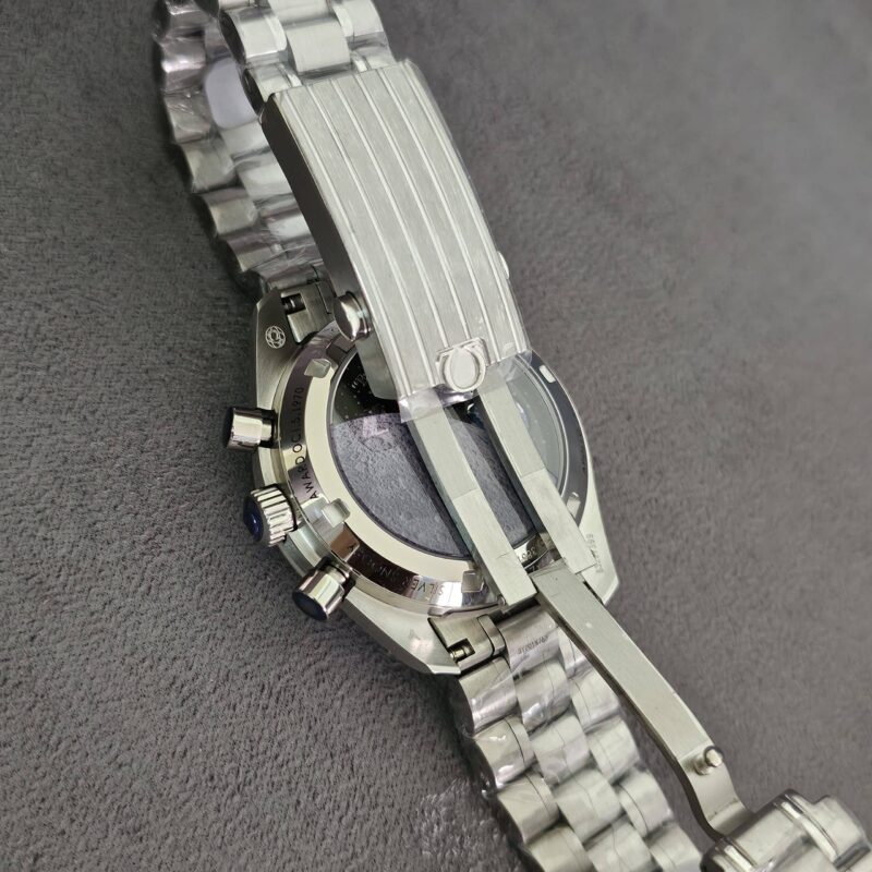 Omega Speedmaster Silver Snoopy Award 2023 Super Clone